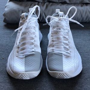 Under Armour Men’s Heat Seeker Basketball Shoe